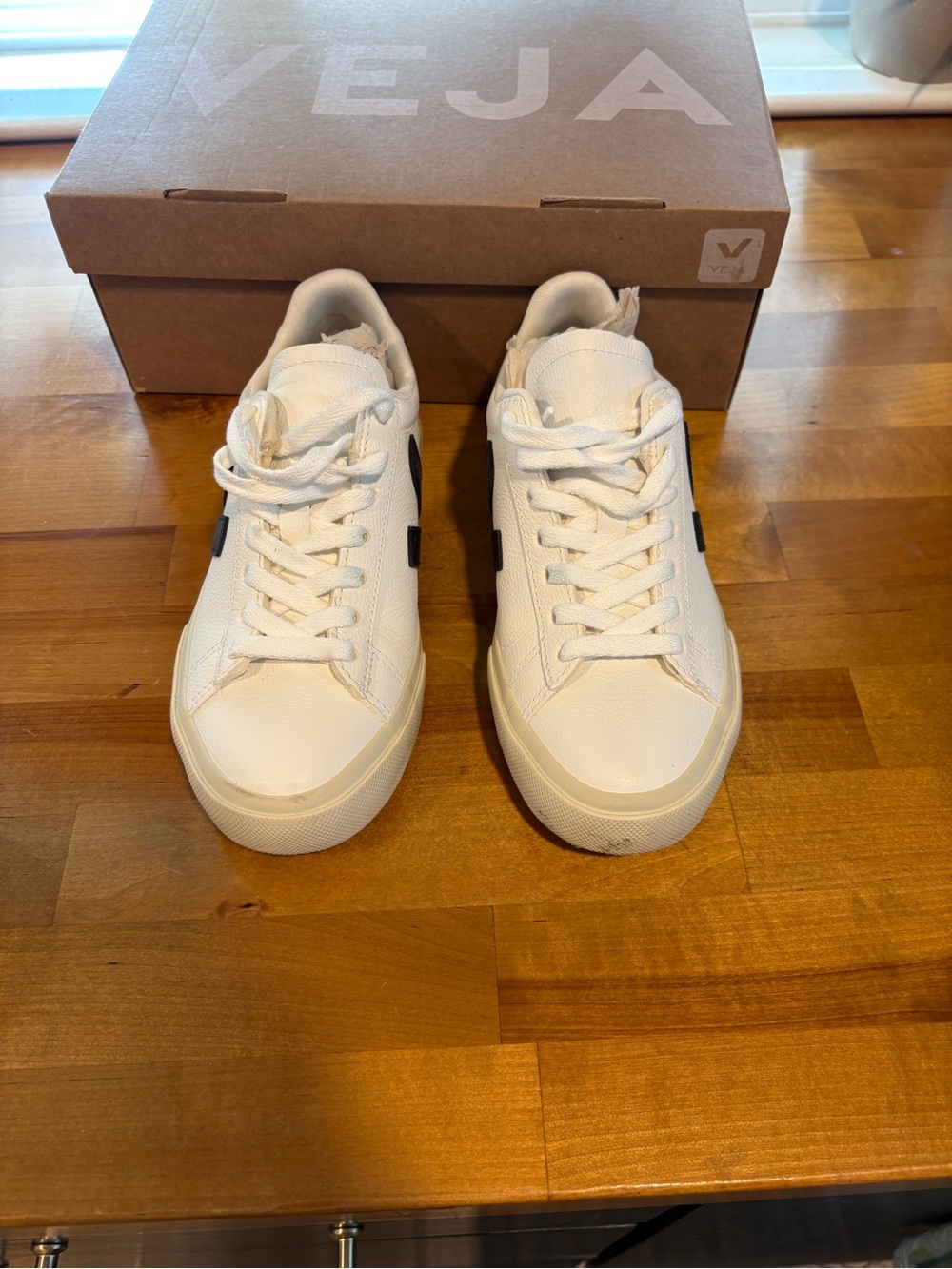 EUC Veja White Sneakers EU 35 with Black V Accent - Picture 2 of 8